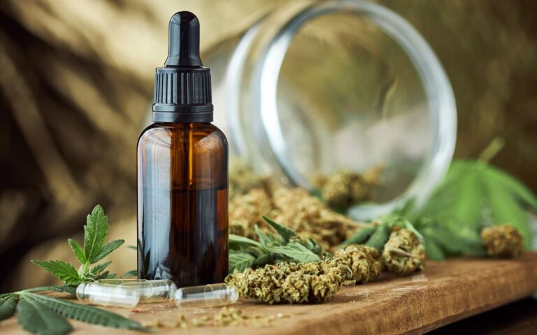 Lire la suite à propos de l’article Huile de CBD : huile de cannabis et bienfaits pour la santé