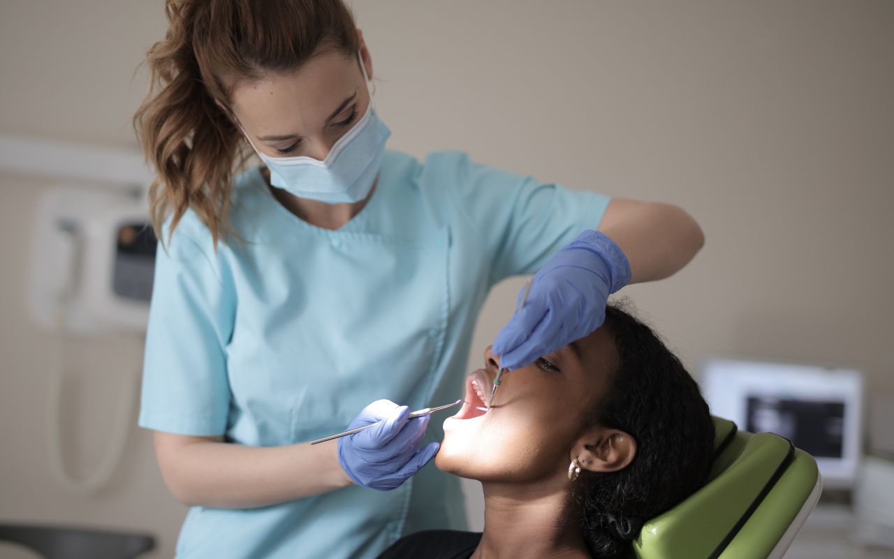 You are currently viewing Les soins dentaires offerts par les dentistes