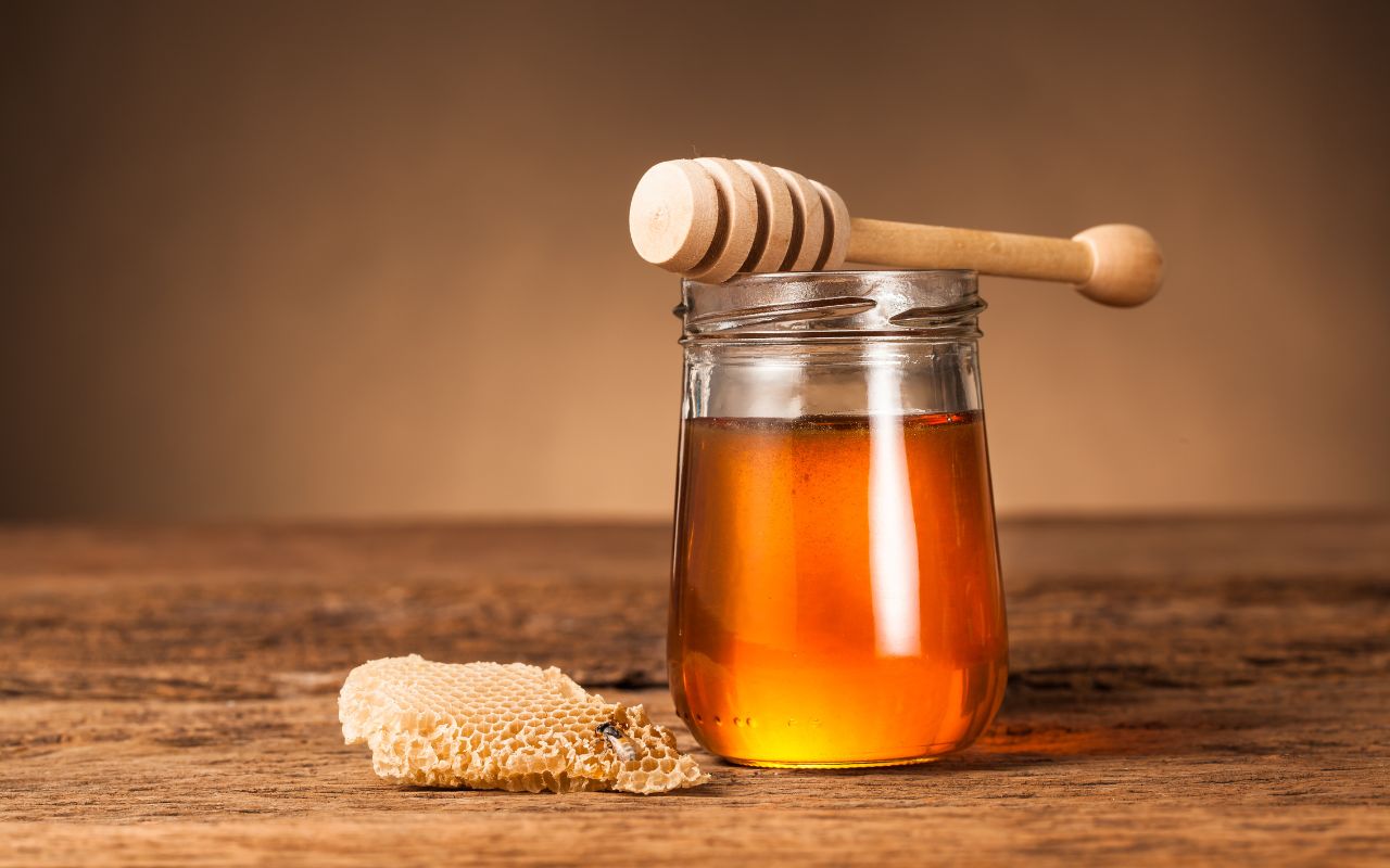 You are currently viewing Les bienfaits nutritionnels du miel bio pour votre système immunitaire