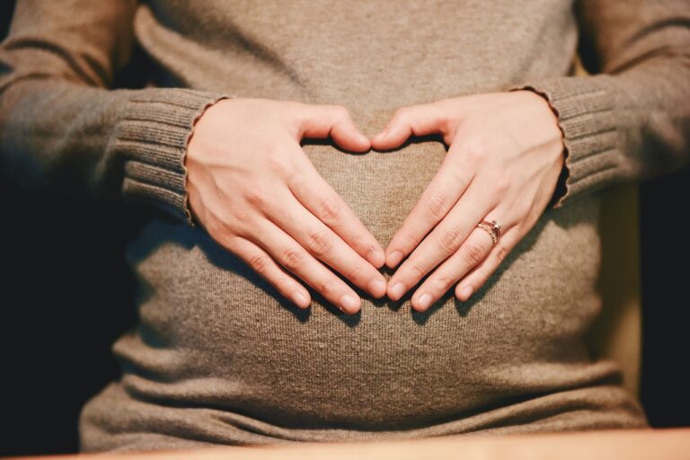 Lire la suite à propos de l’article Ce qu’il faut savoir sur les douleurs au ventre pendant la grossesse