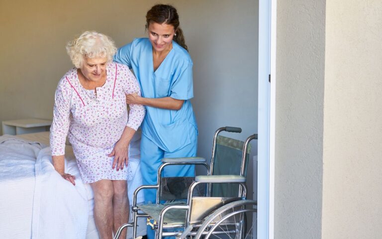 Lire la suite à propos de l’article Comment obtenir une aide à domicile pour personne âgée ?